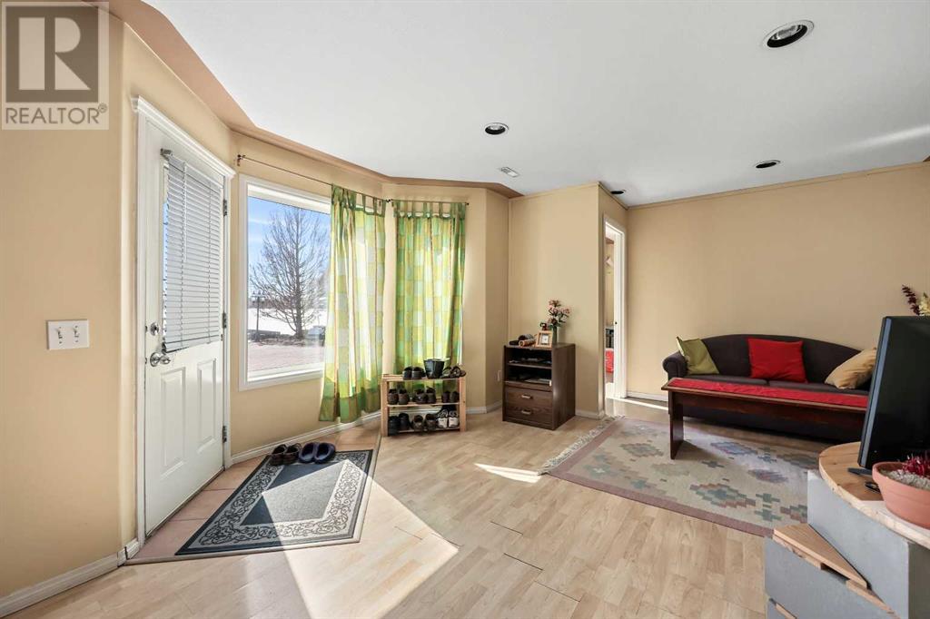 Single Family House for Sale in  Coral Shores Cape NE Coral Springs Calgary 