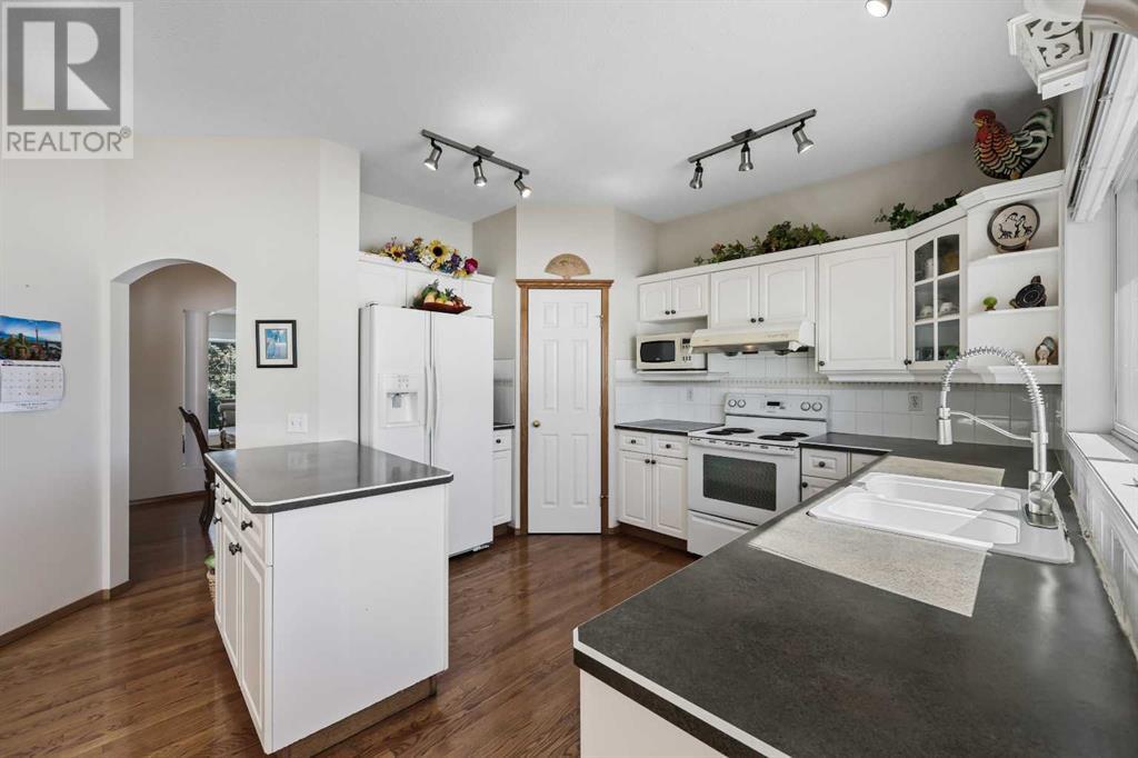 Single Family House for Sale in  Coral Shores Cape NE Coral Springs Calgary 