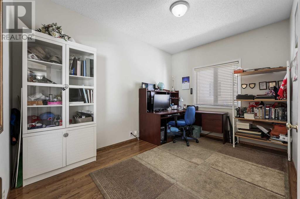 Single Family House for Sale in  Coral Shores Cape NE Coral Springs Calgary 