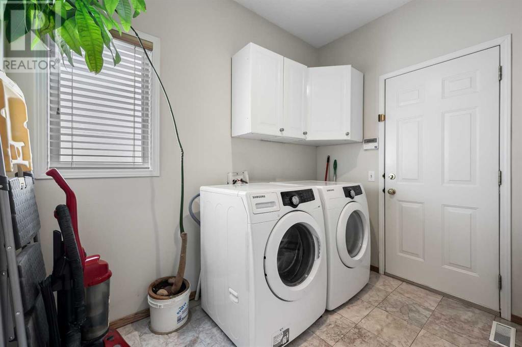 Single Family House for Sale in  Coral Shores Cape NE Coral Springs Calgary 