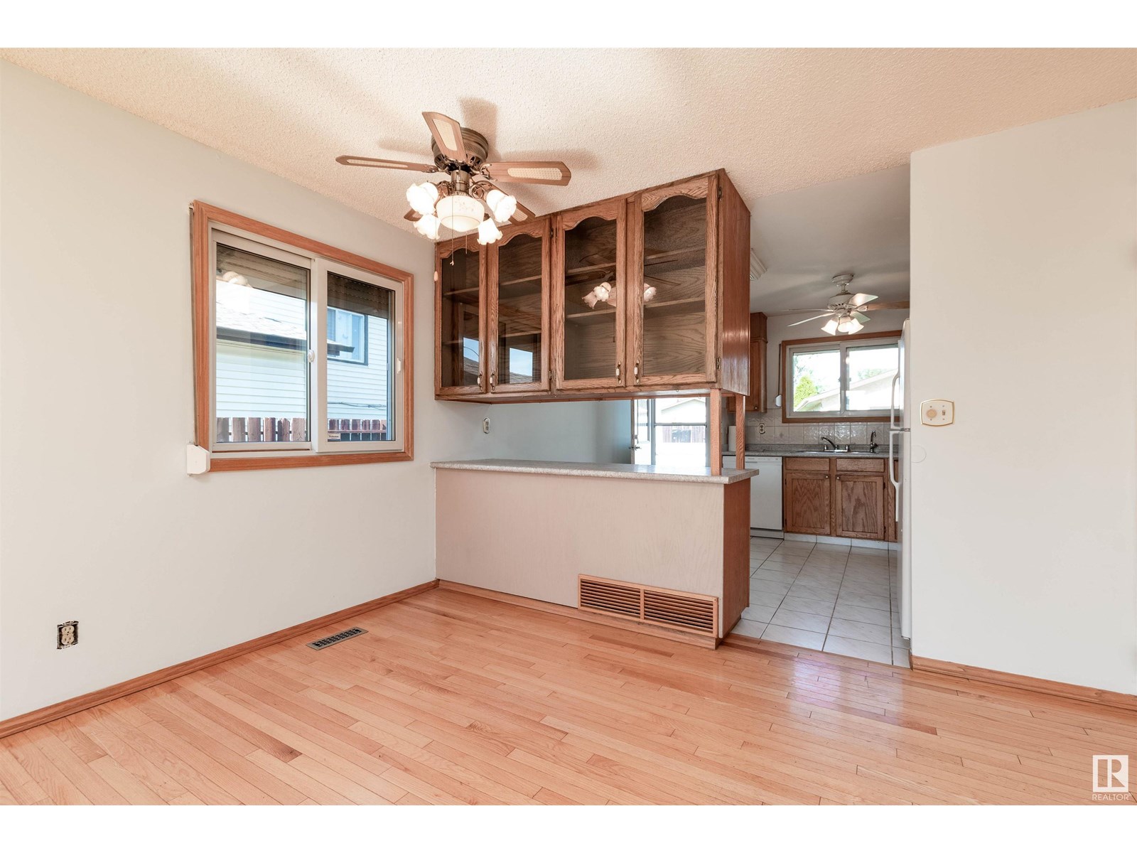 Photo 6 of 14528 29 St Nw Nw, Edmonton AB
