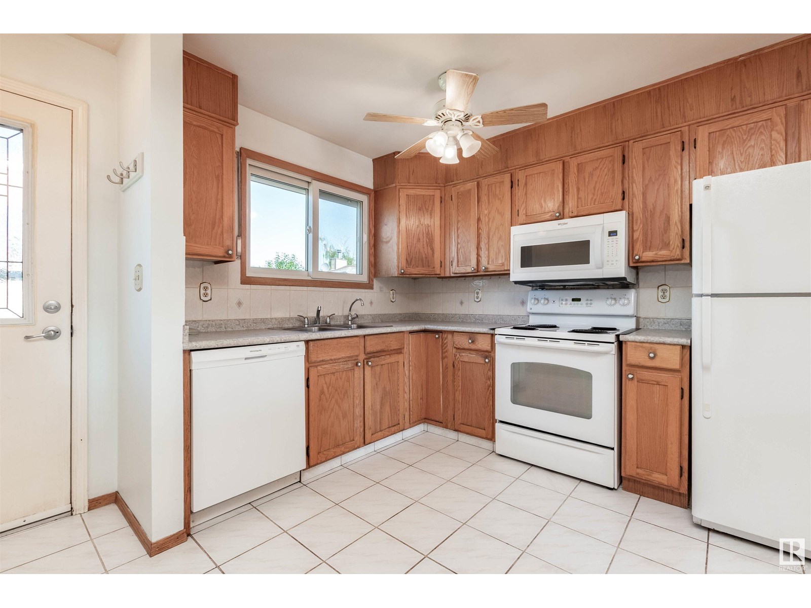 Photo 8 of 14528 29 St Nw Nw, Edmonton AB