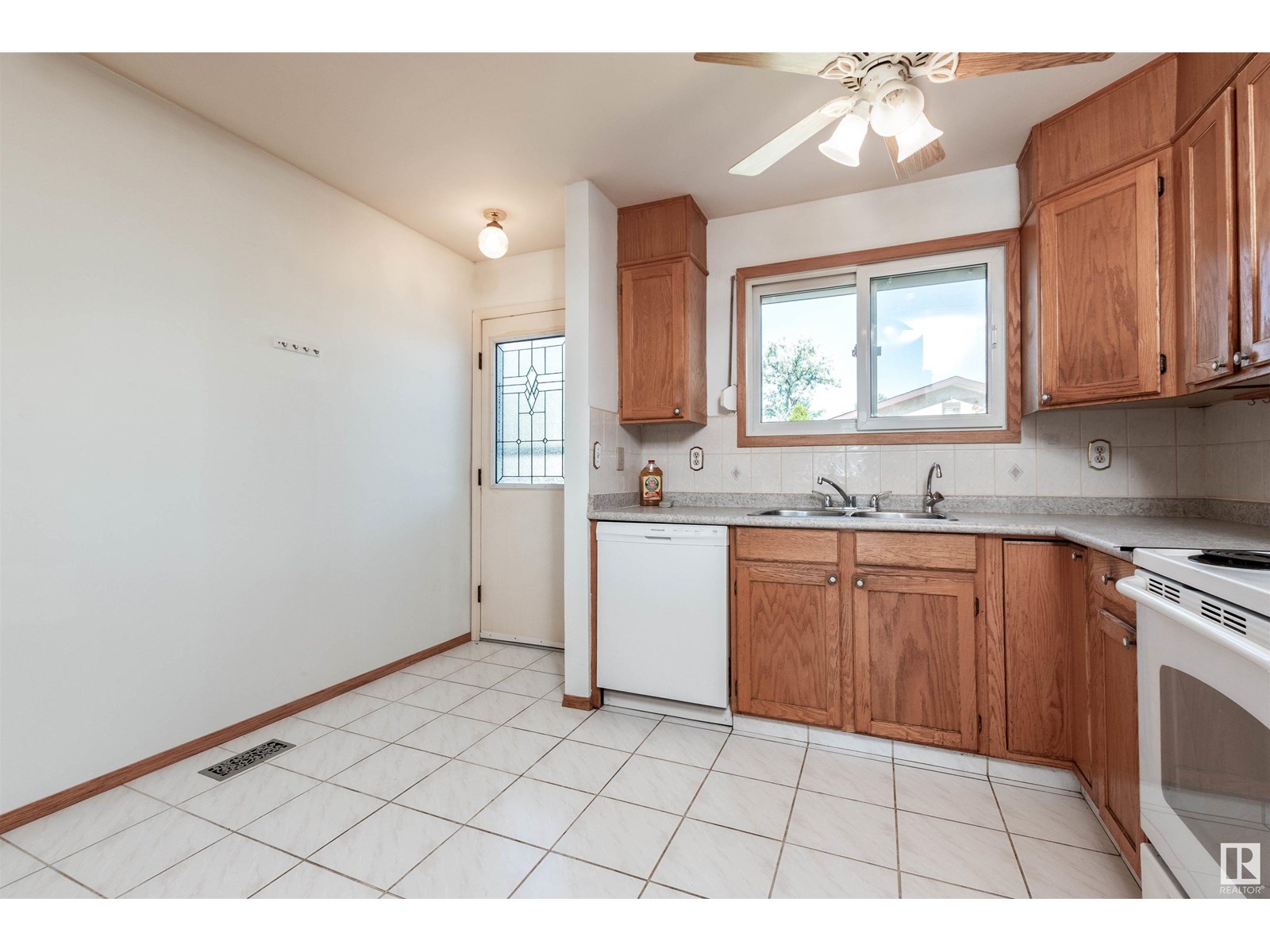 Photo 7 of 14528 29 St Nw Nw, Edmonton AB