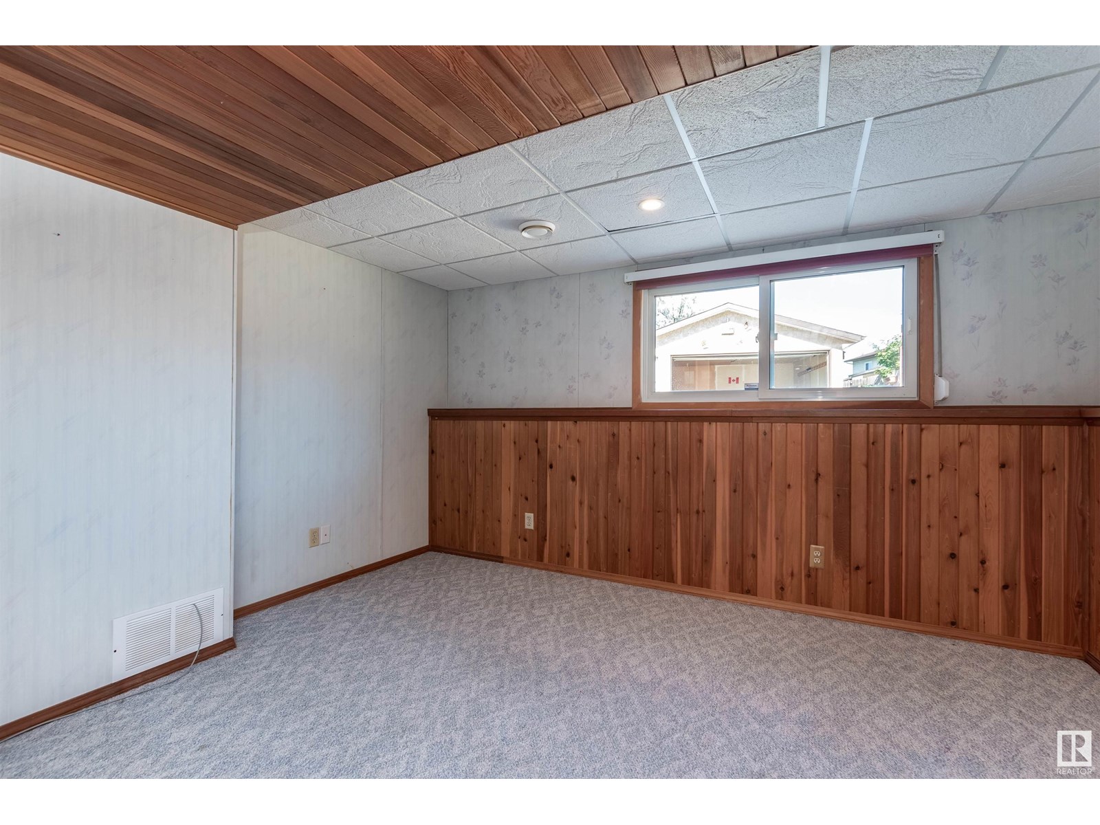 Photo 15 of 14528 29 St Nw Nw, Edmonton AB