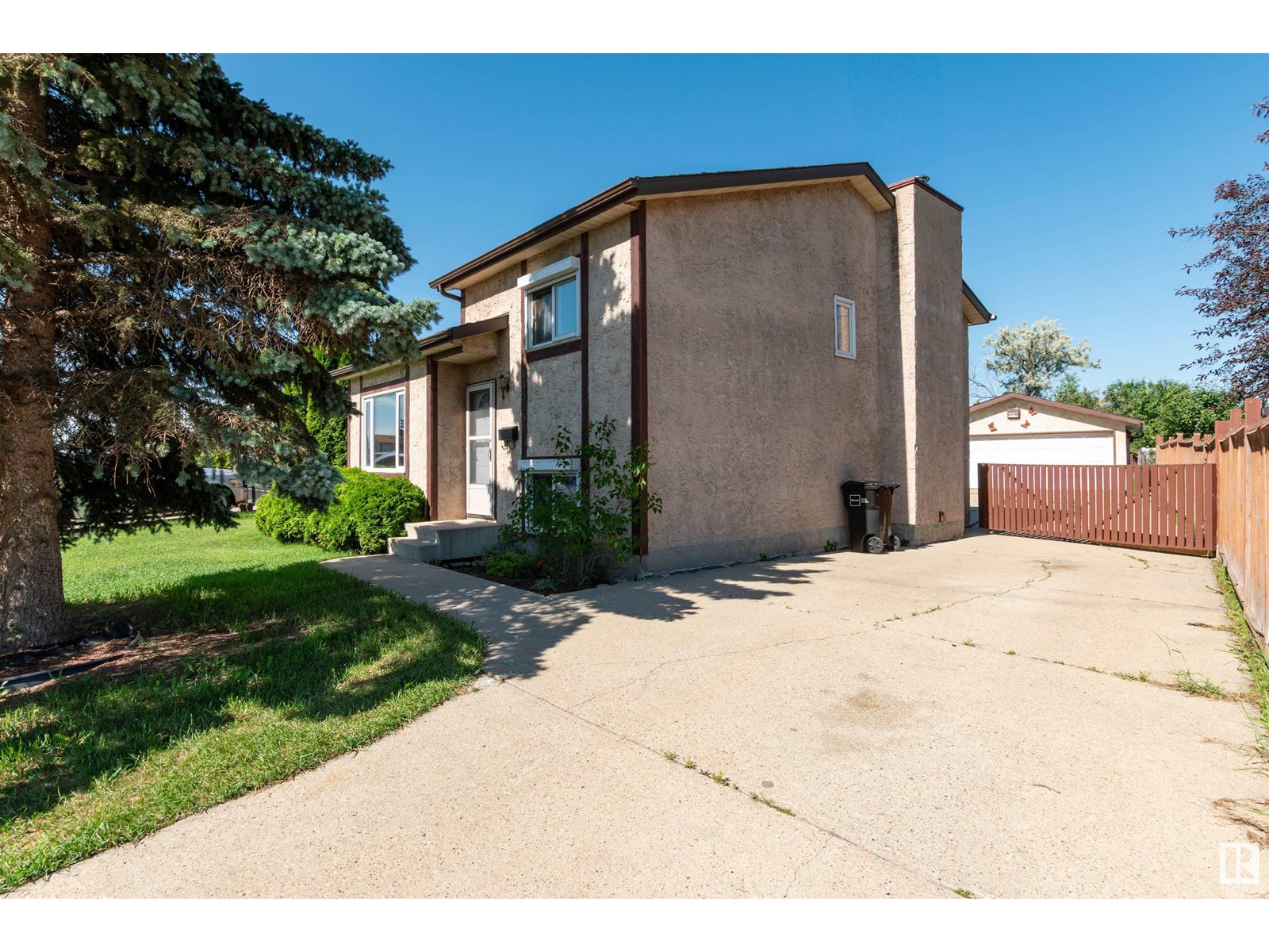 Photo 32 of 14528 29 St Nw Nw, Edmonton AB