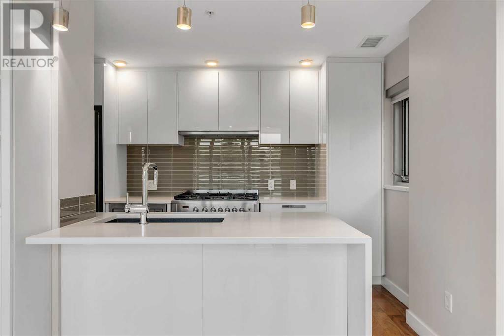 Single Family House for Sale in    Avenue NW Hillhurst Calgary 