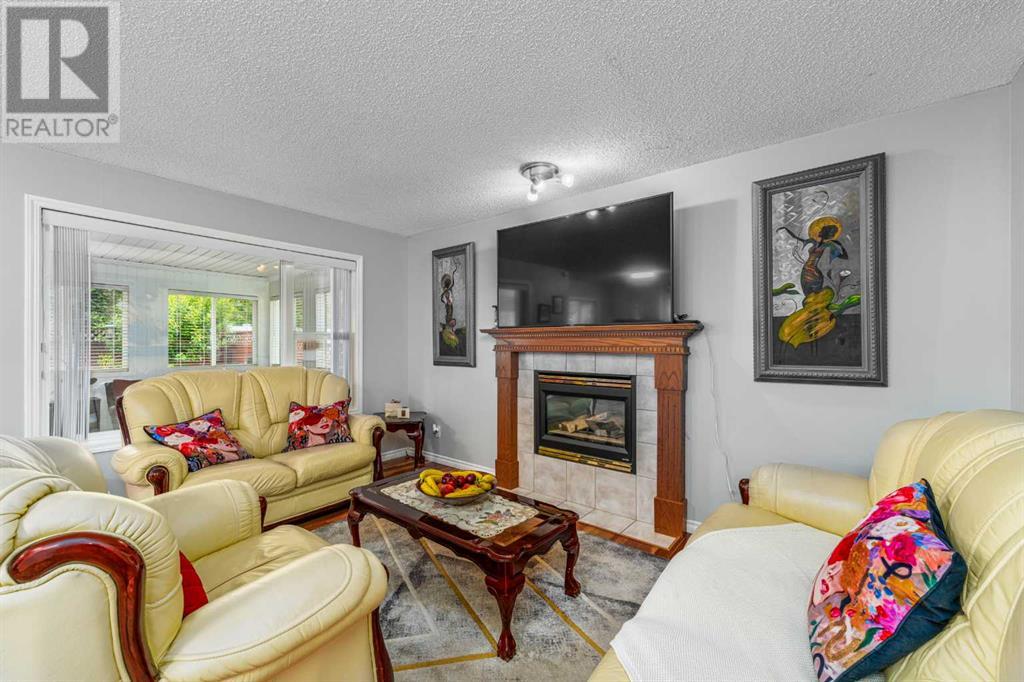 Single Family House for Sale in  Chapalina Manor SE Chaparral Calgary 