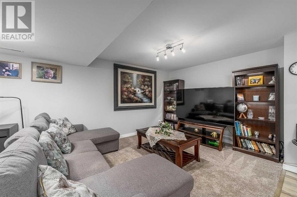 Single Family House for Sale in  Chapalina Manor SE Chaparral Calgary 