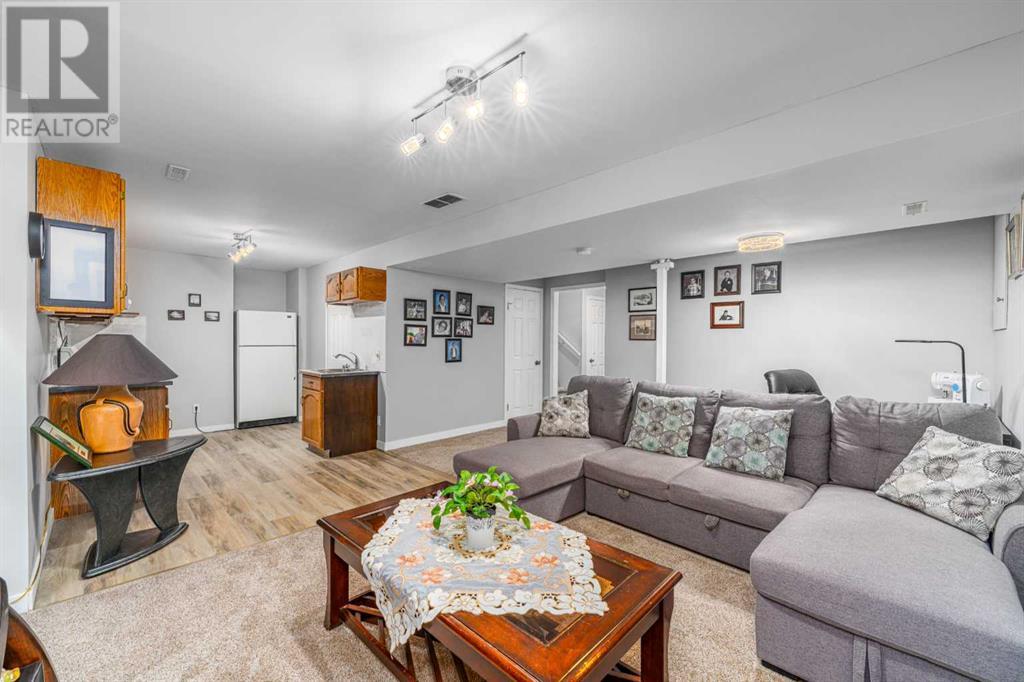 Single Family House for Sale in  Chapalina Manor SE Chaparral Calgary 