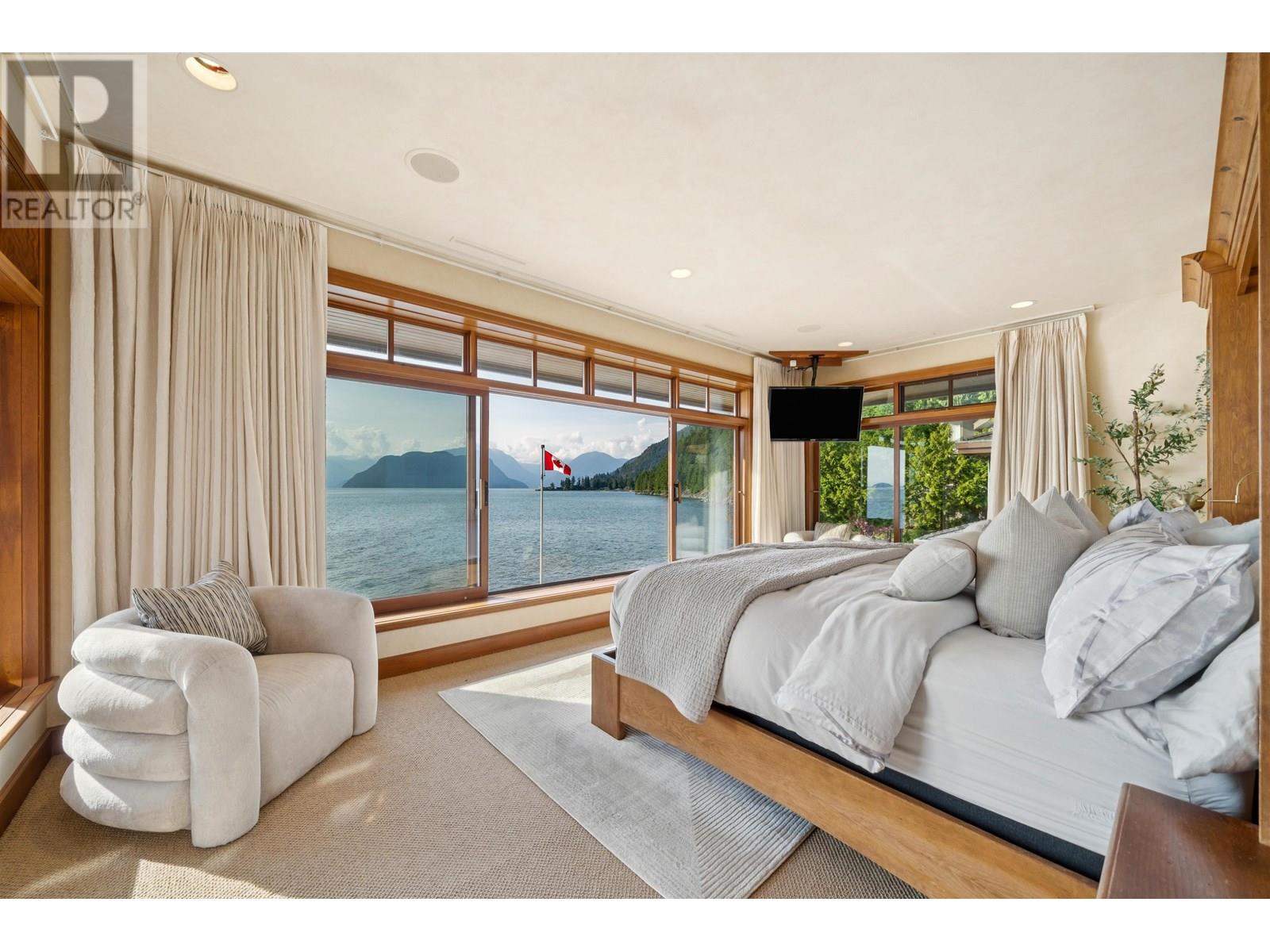 270 LIONS BAY AVENUE, Lions Bay