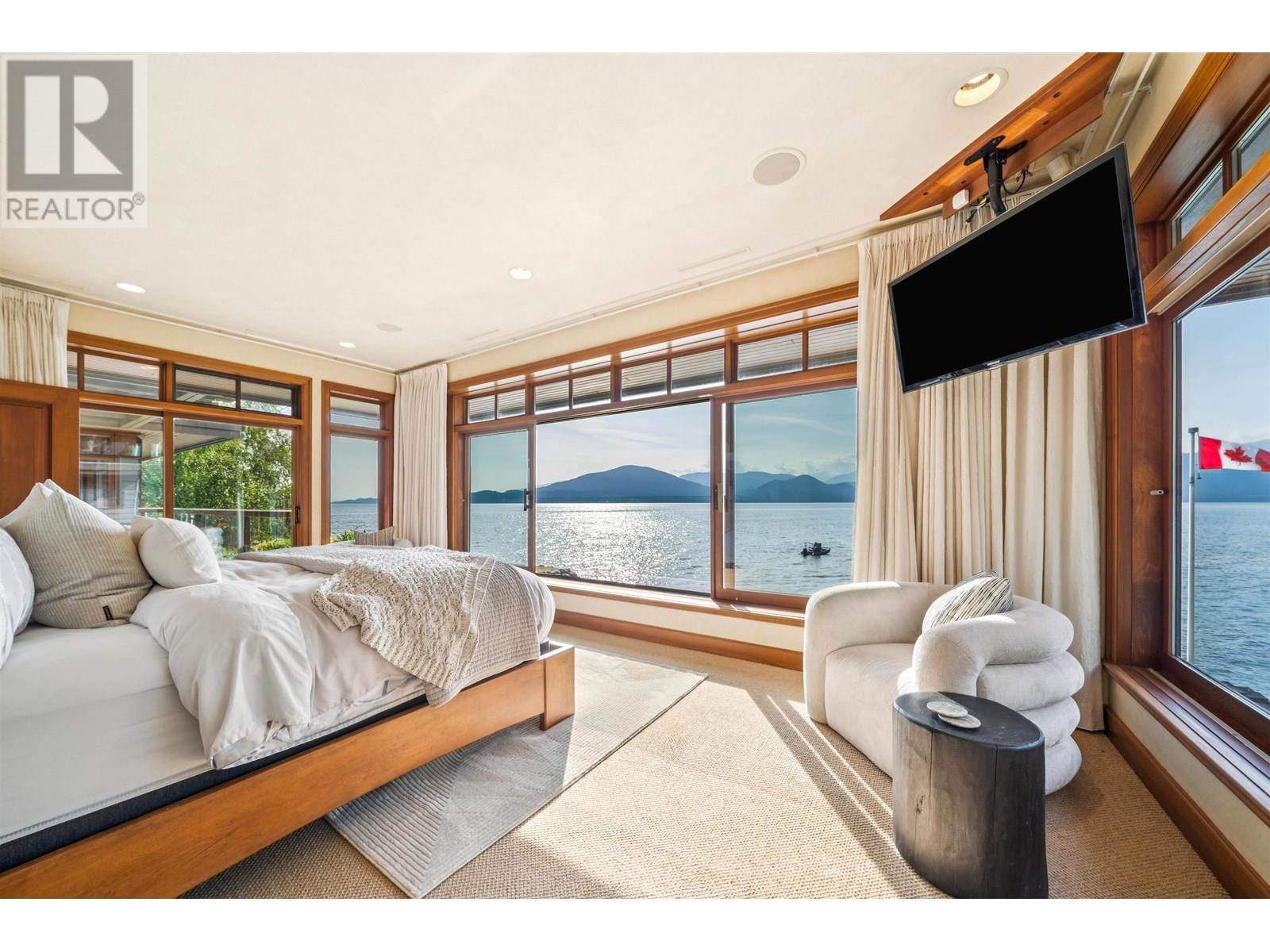 270 LIONS BAY AVENUE, Lions Bay