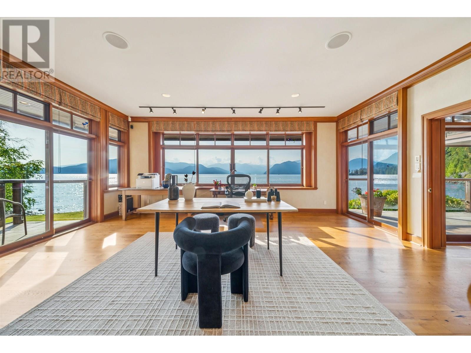 270 LIONS BAY AVENUE, Lions Bay