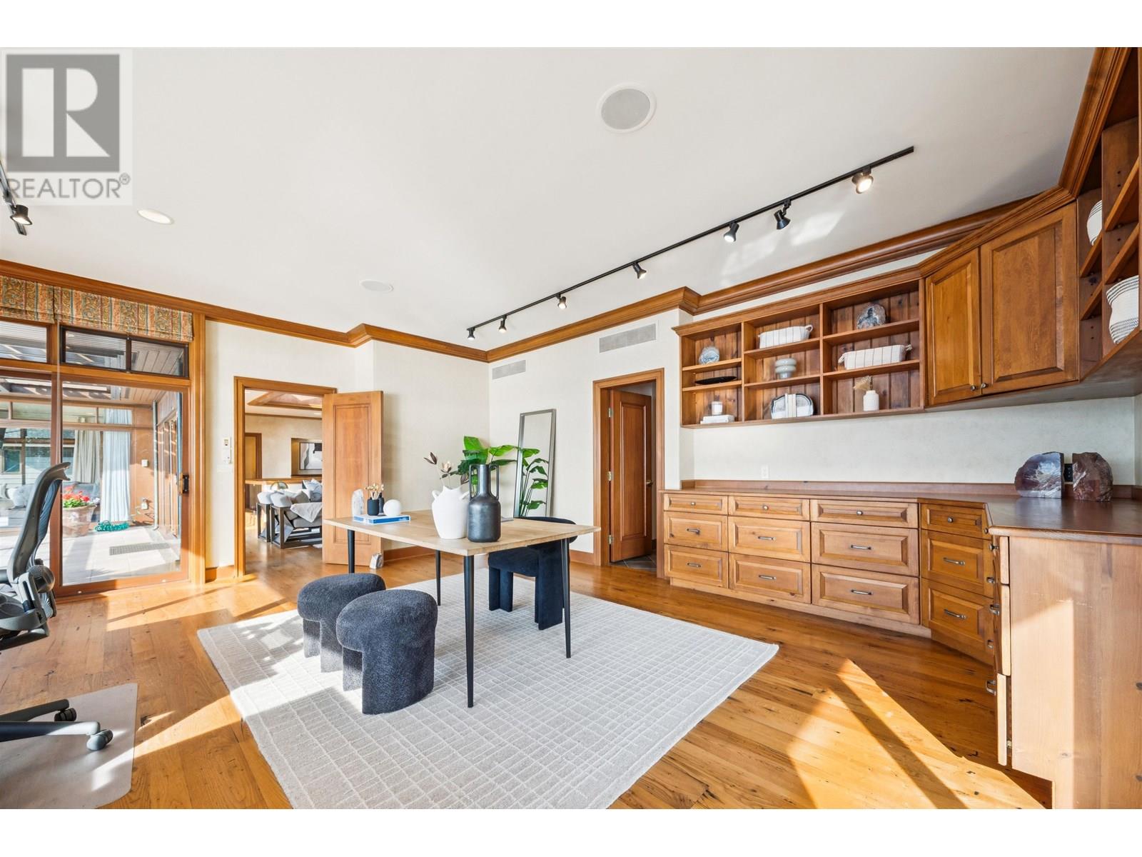 270 LIONS BAY AVENUE, Lions Bay