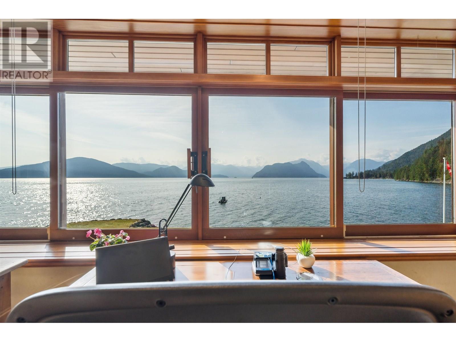 270 LIONS BAY AVENUE, Lions Bay