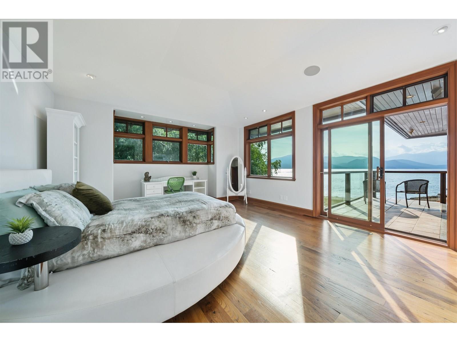 270 LIONS BAY AVENUE, Lions Bay