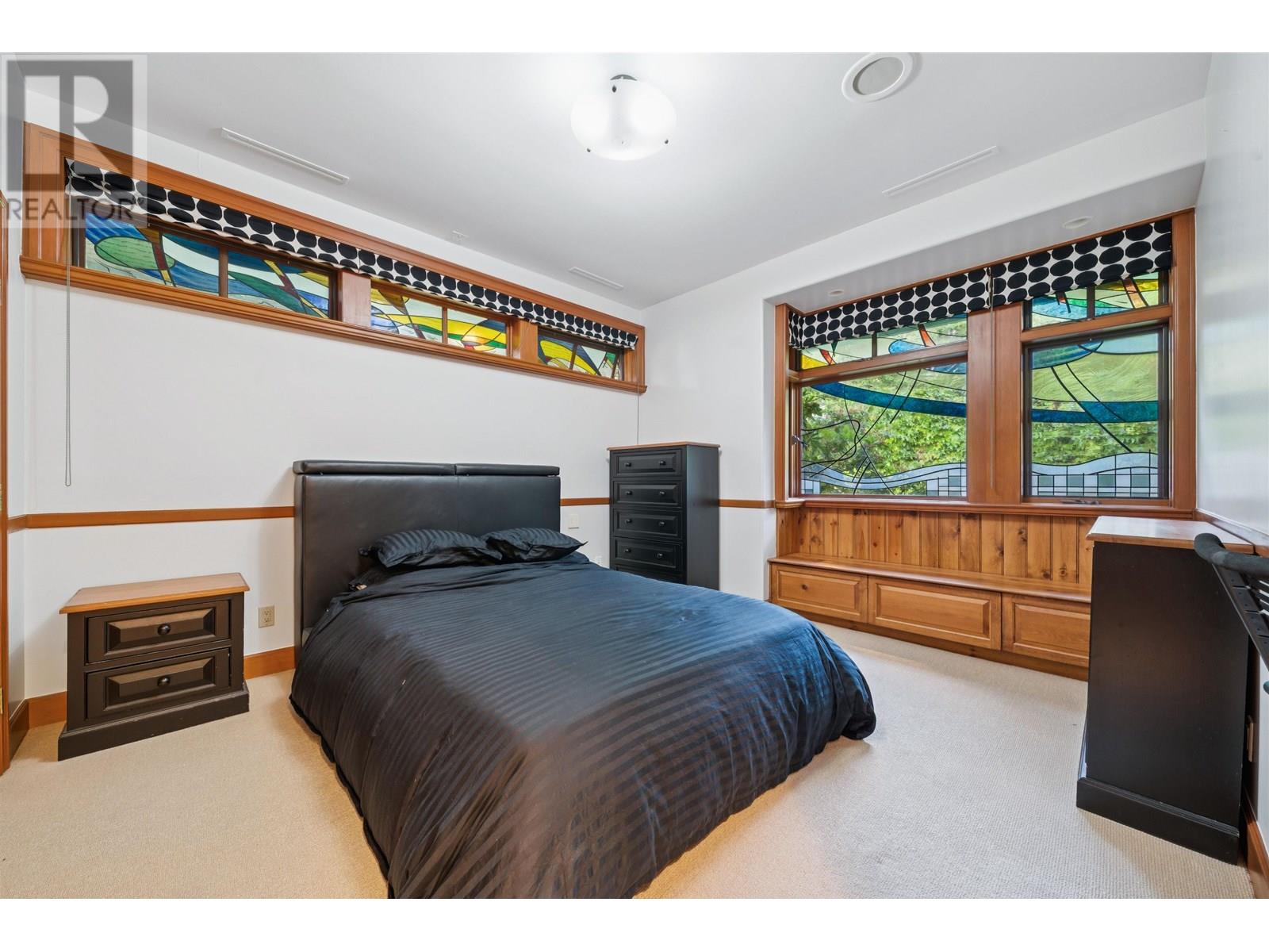 270 LIONS BAY AVENUE, Lions Bay