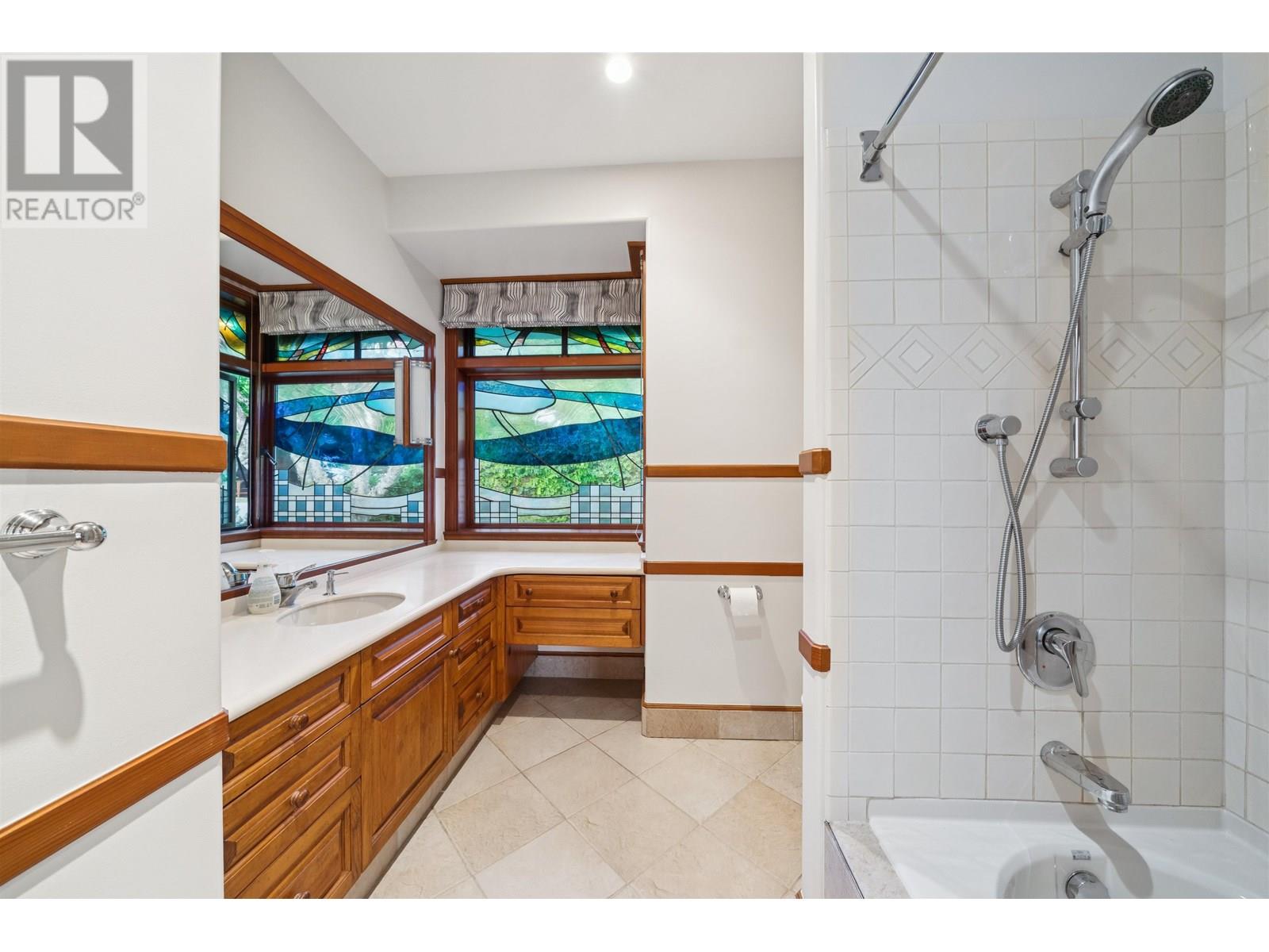 270 LIONS BAY AVENUE, Lions Bay