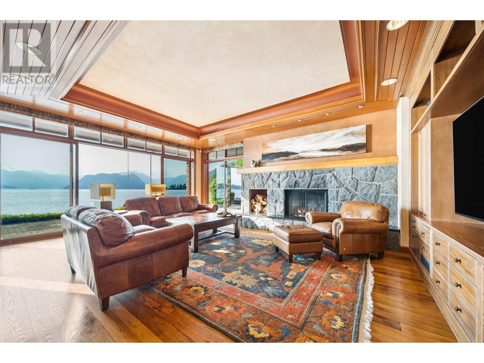 270 LIONS BAY AVENUE, Lions Bay