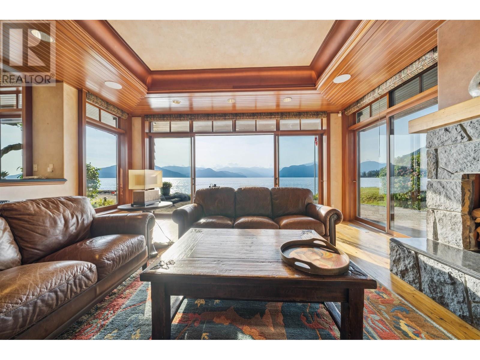 270 LIONS BAY AVENUE, Lions Bay