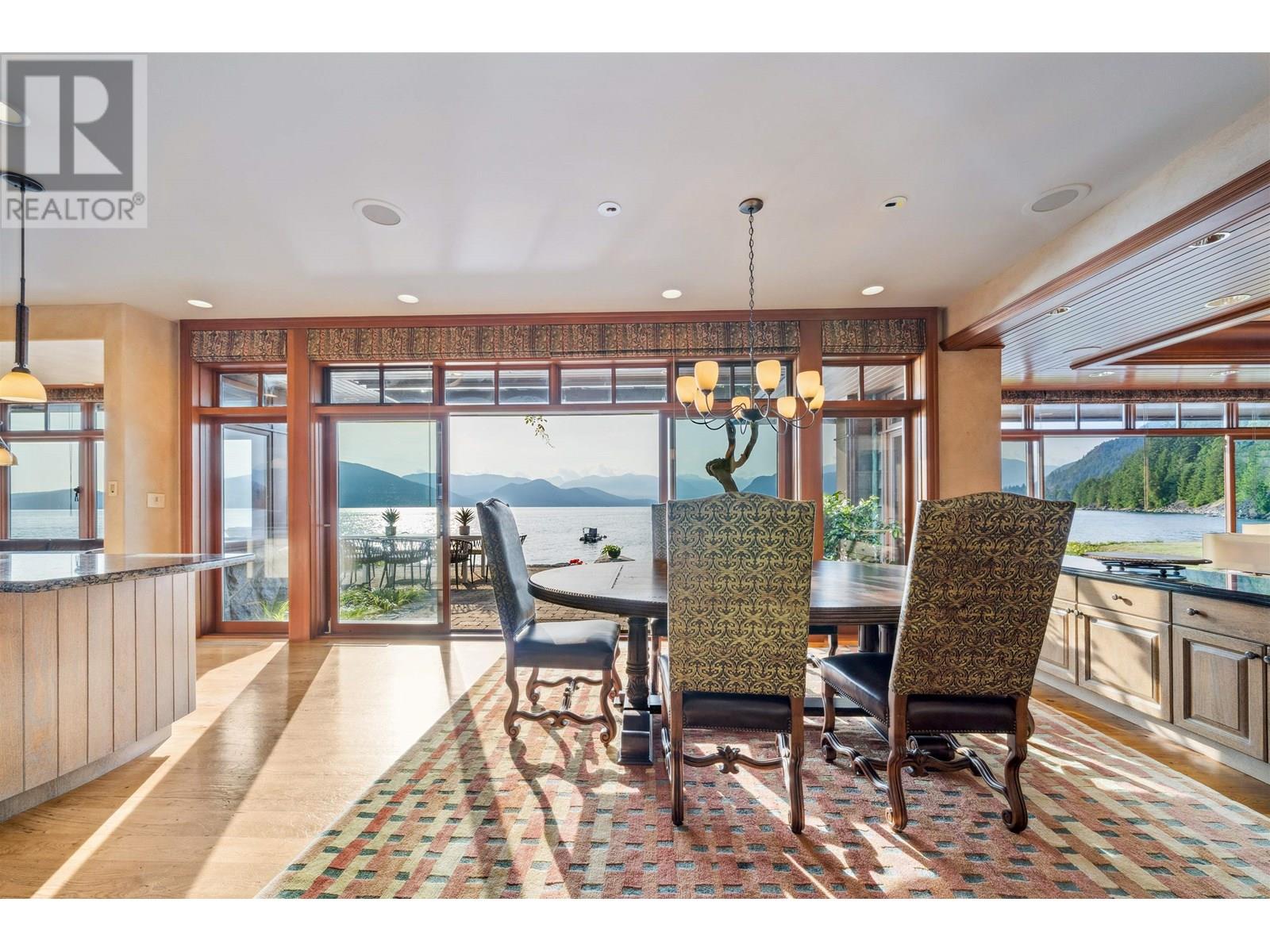 270 LIONS BAY AVENUE, Lions Bay