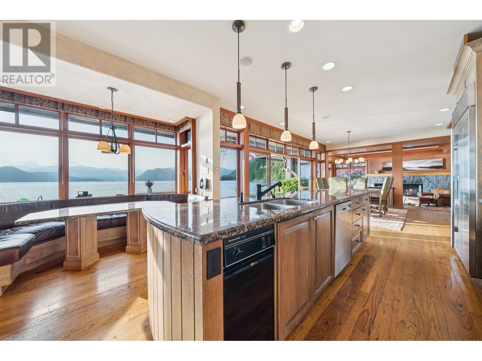 270 LIONS BAY AVENUE, Lions Bay