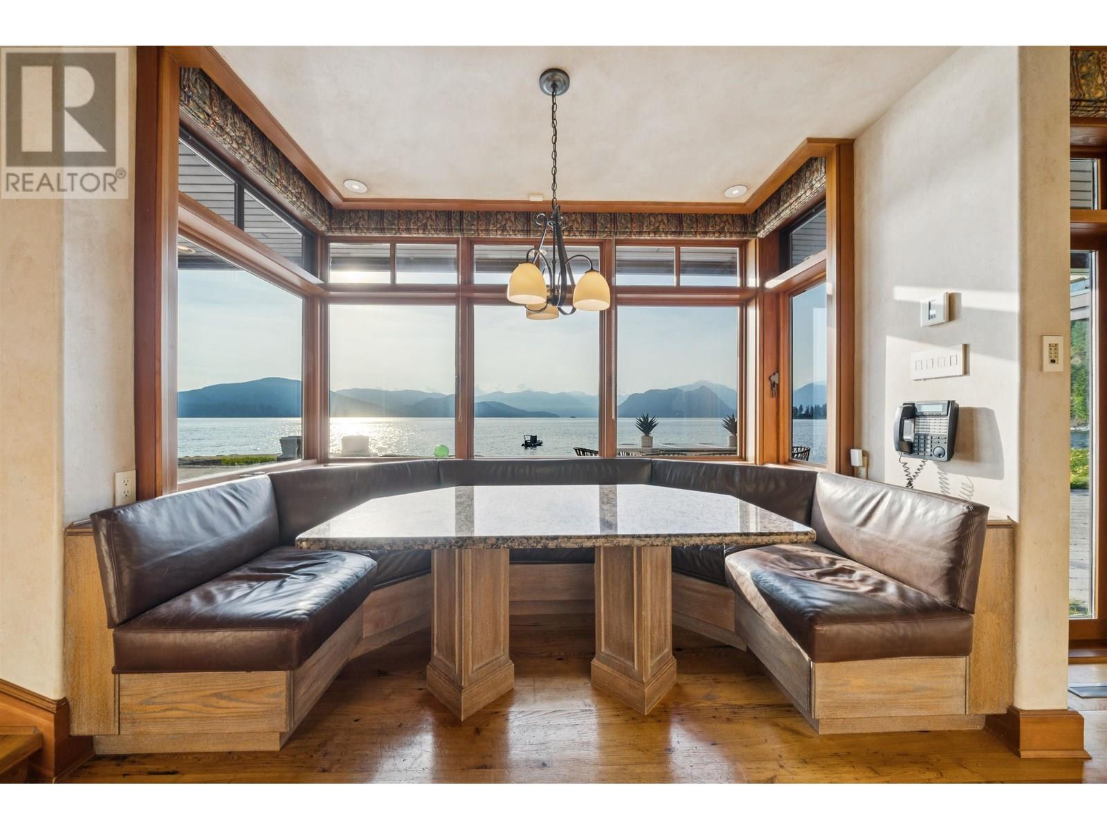 270 LIONS BAY AVENUE, Lions Bay