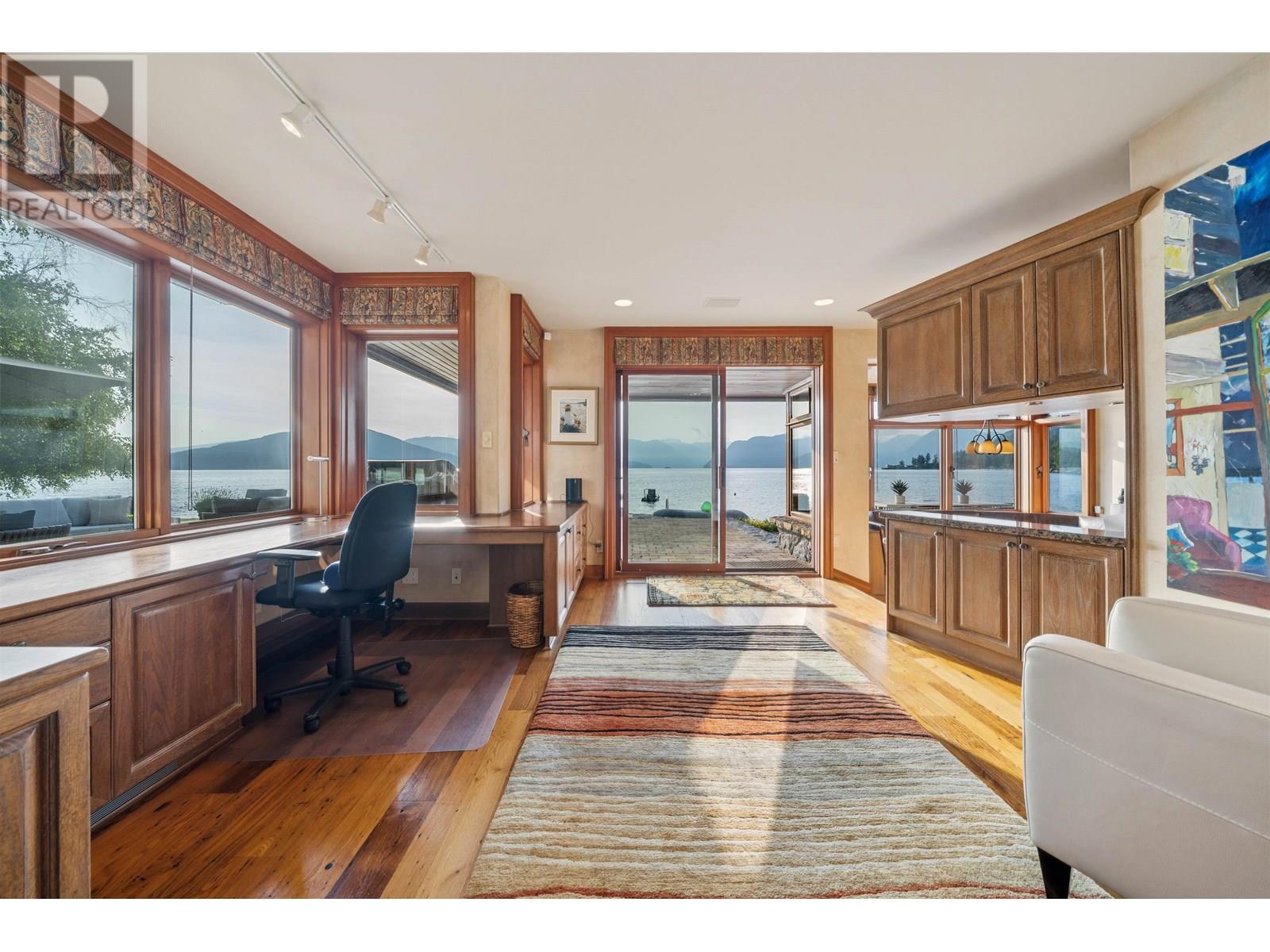 270 LIONS BAY AVENUE, Lions Bay