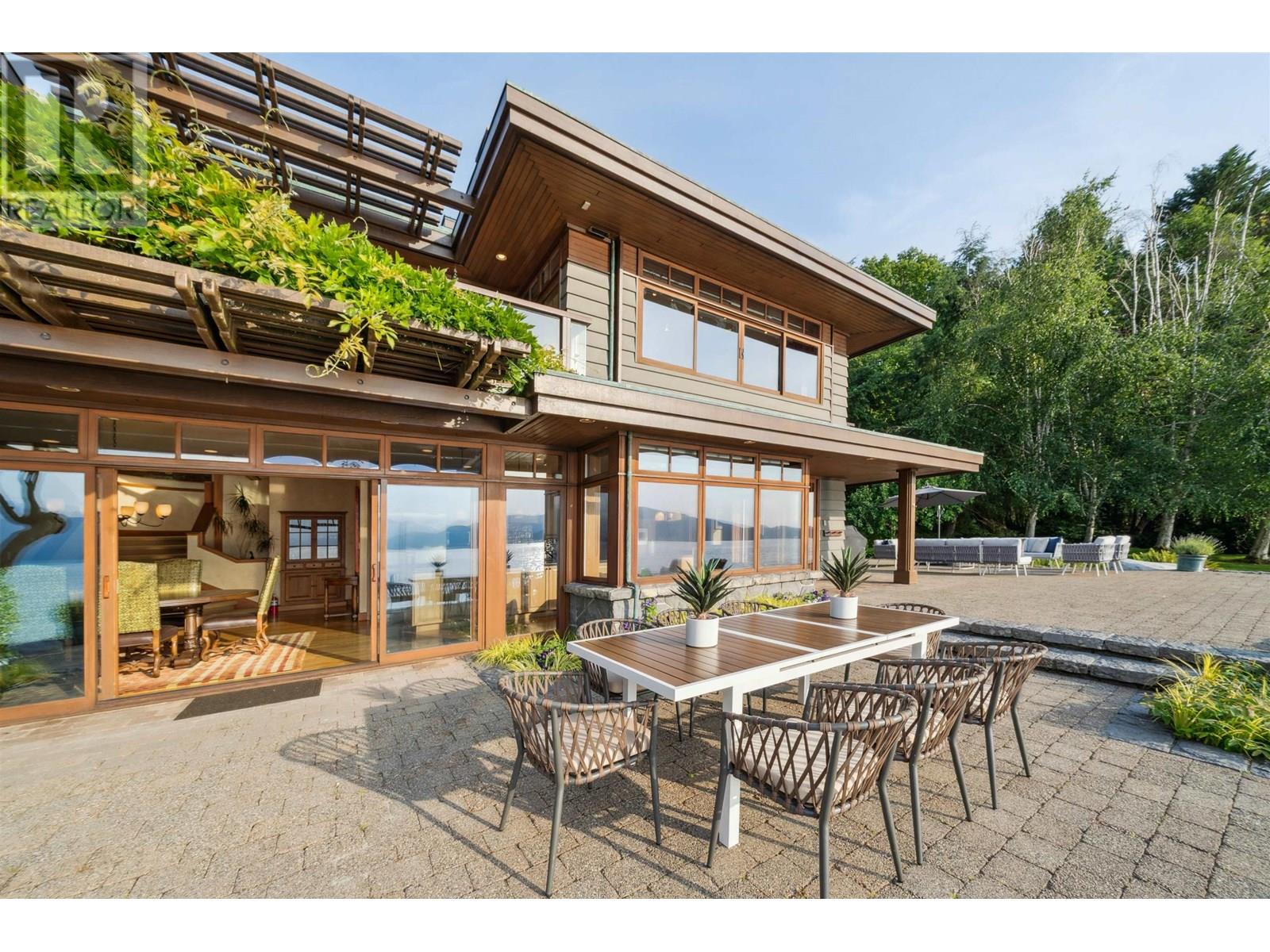 270 LIONS BAY AVENUE, Lions Bay