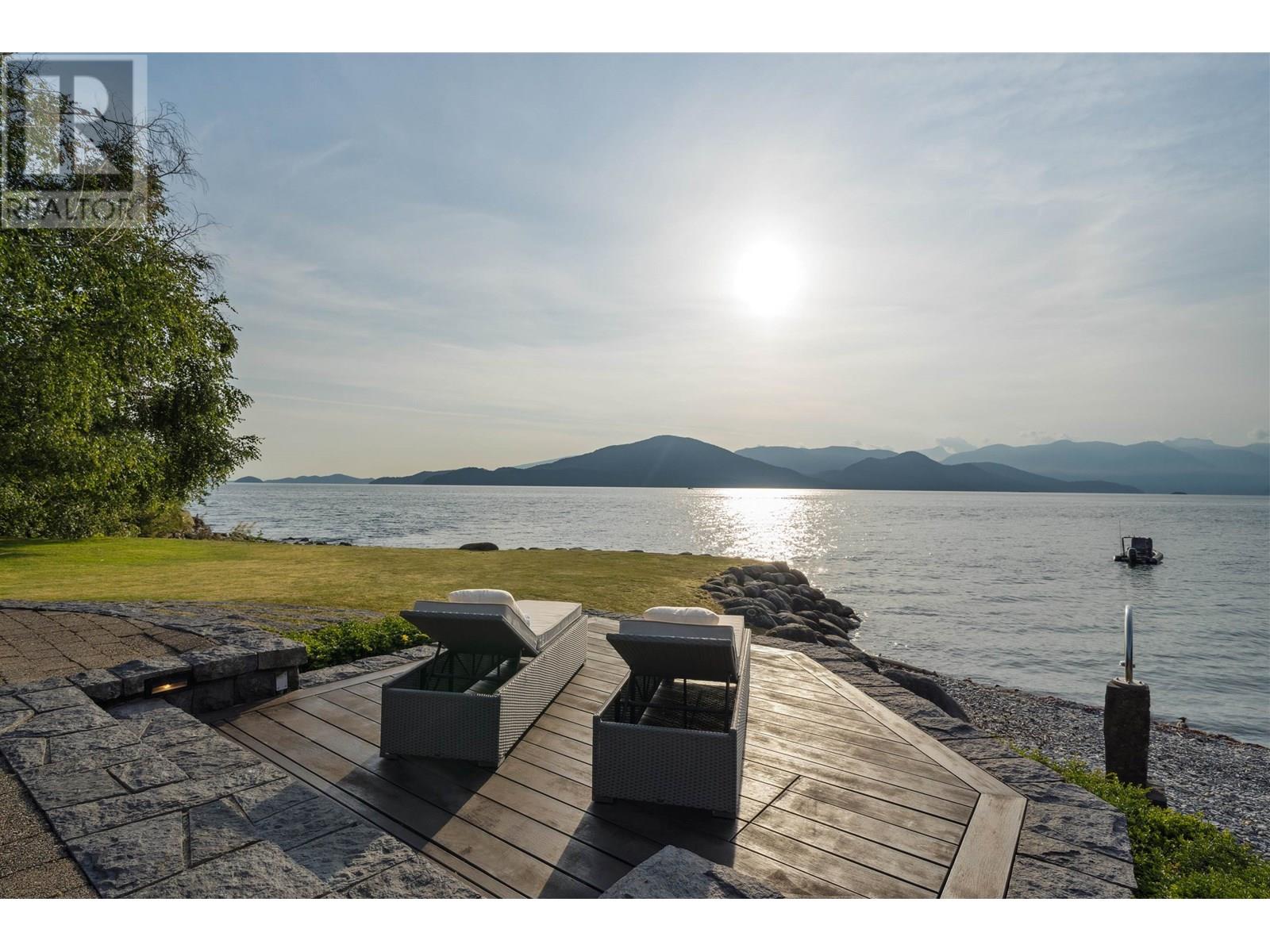270 LIONS BAY AVENUE, Lions Bay