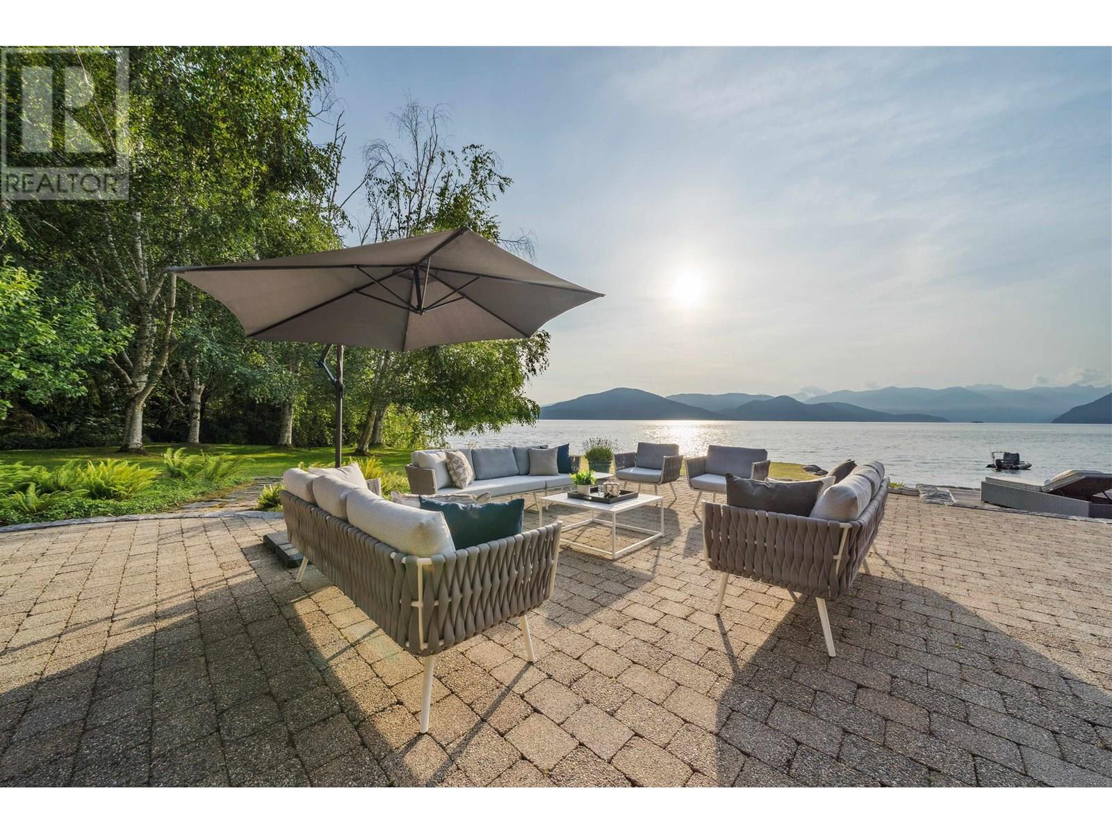 270 LIONS BAY AVENUE, Lions Bay