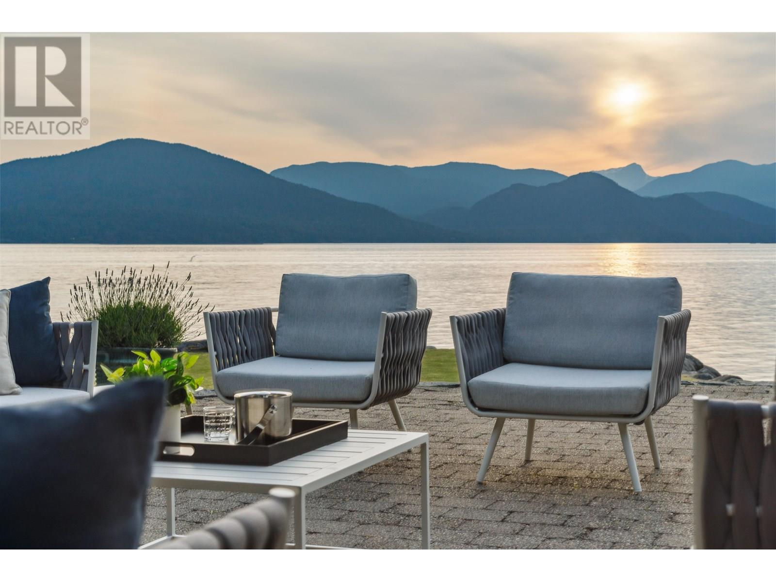 270 LIONS BAY AVENUE, Lions Bay