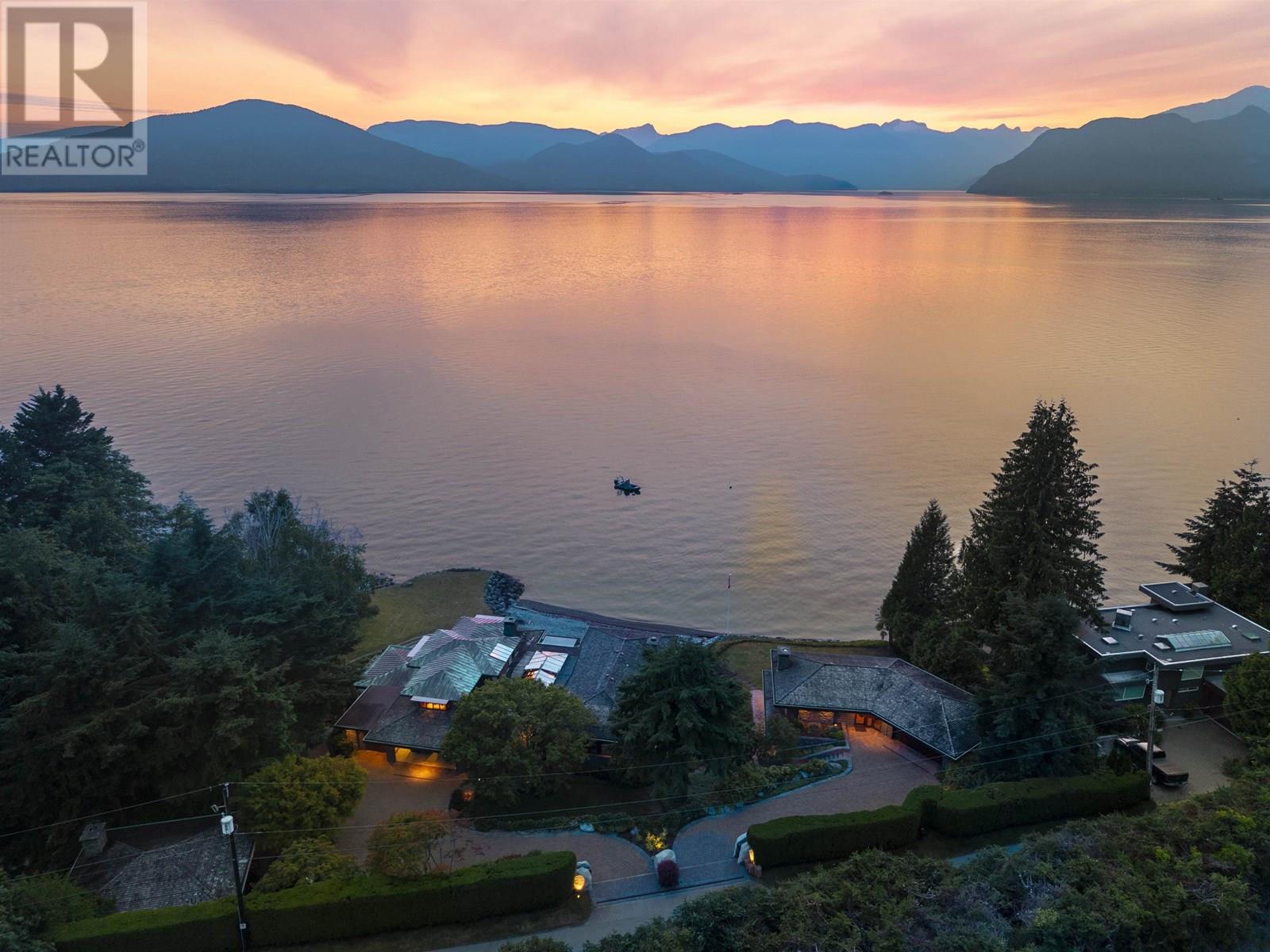 270 LIONS BAY AVENUE, Lions Bay