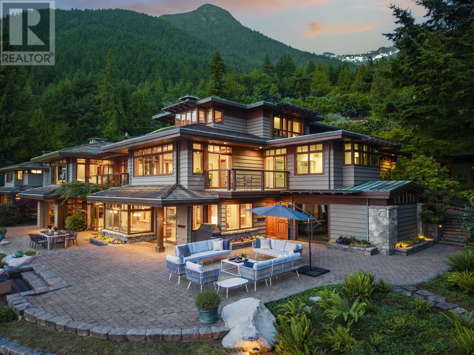 270 LIONS BAY AVENUE, Lions Bay