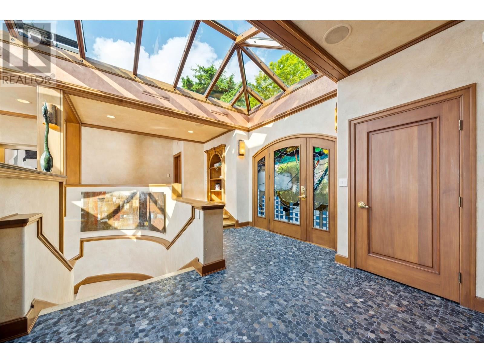 270 LIONS BAY AVENUE, Lions Bay