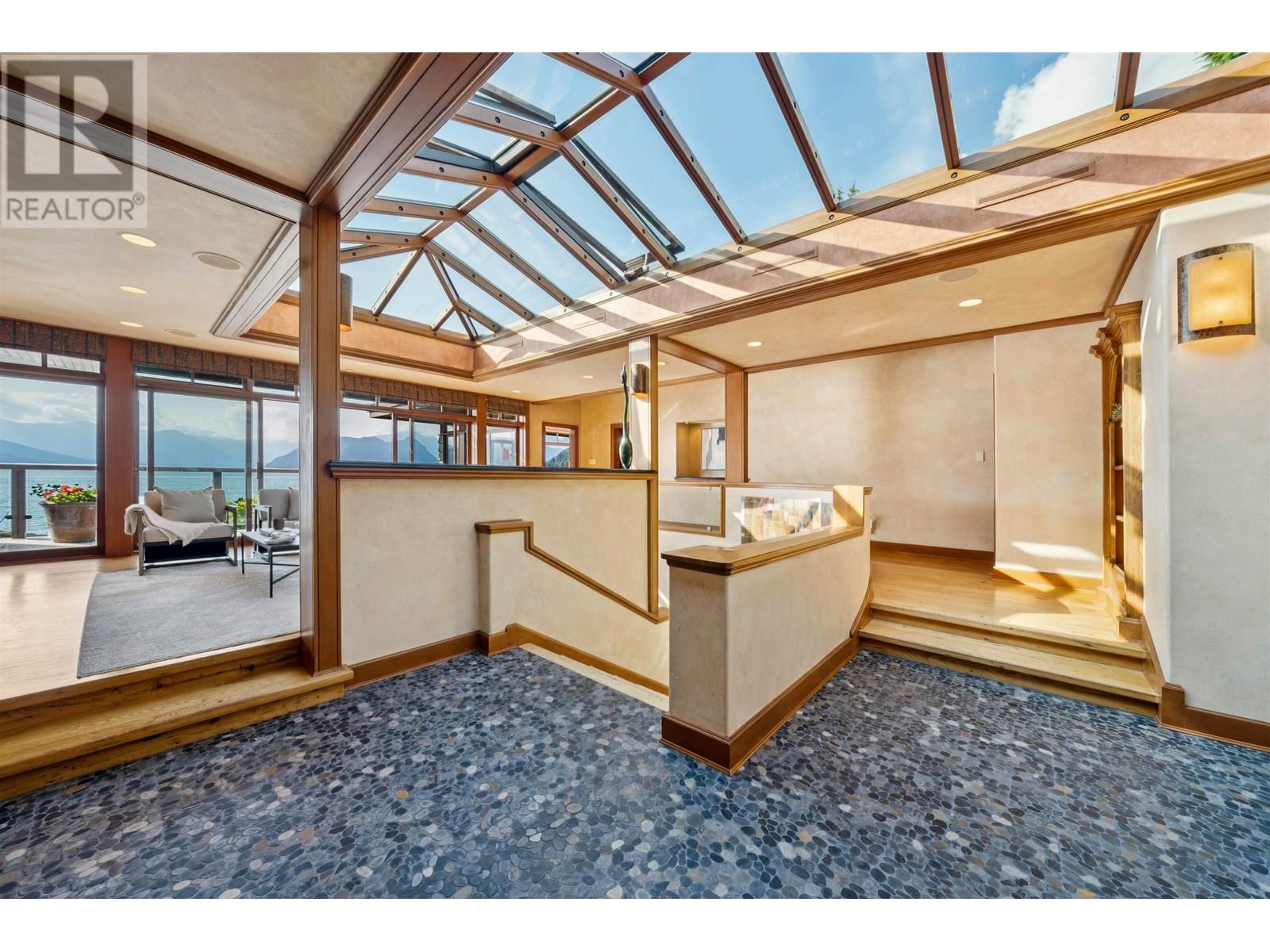 270 LIONS BAY AVENUE, Lions Bay