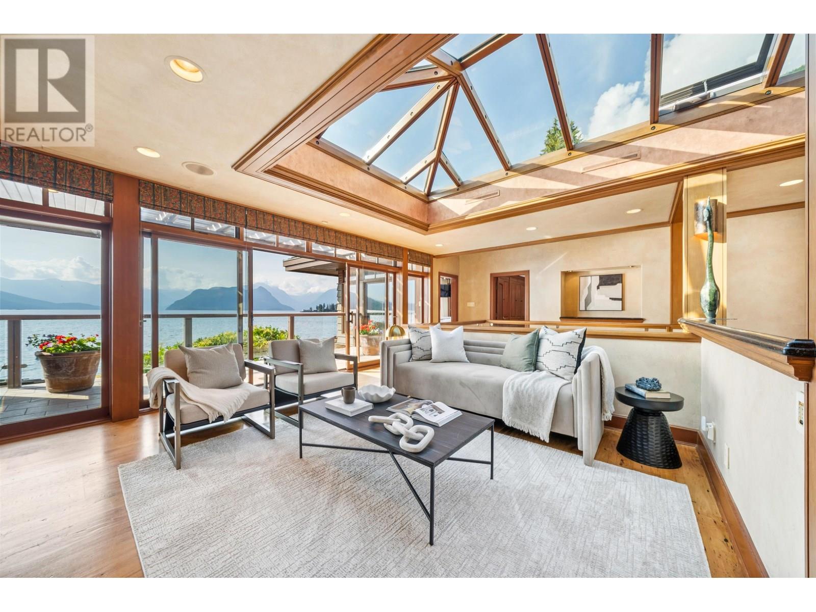 270 LIONS BAY AVENUE, Lions Bay