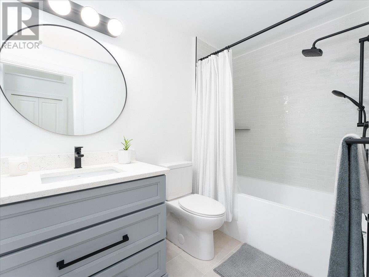 Photo 4 of 6810 Hycroft Road, West Vancouver BC