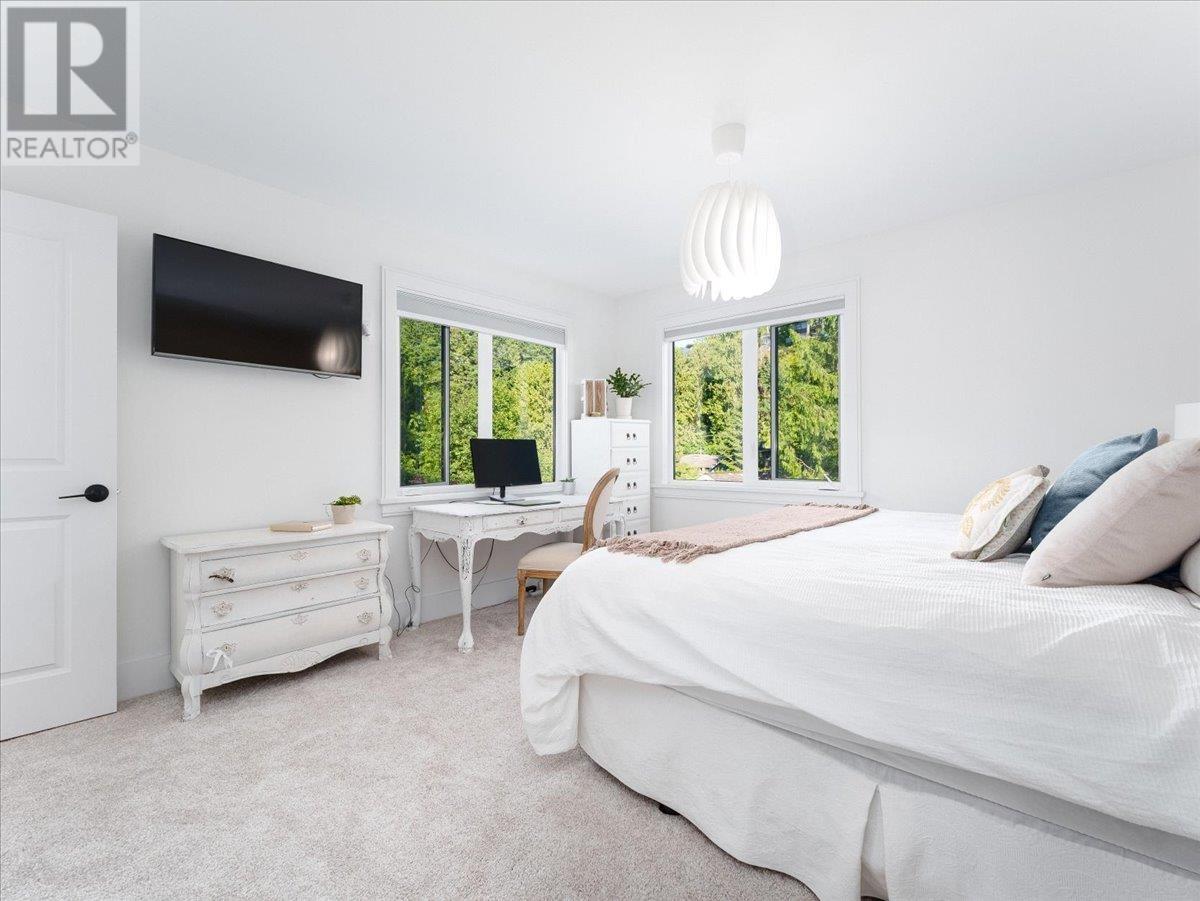 Photo 5 of 6810 Hycroft Road, West Vancouver BC