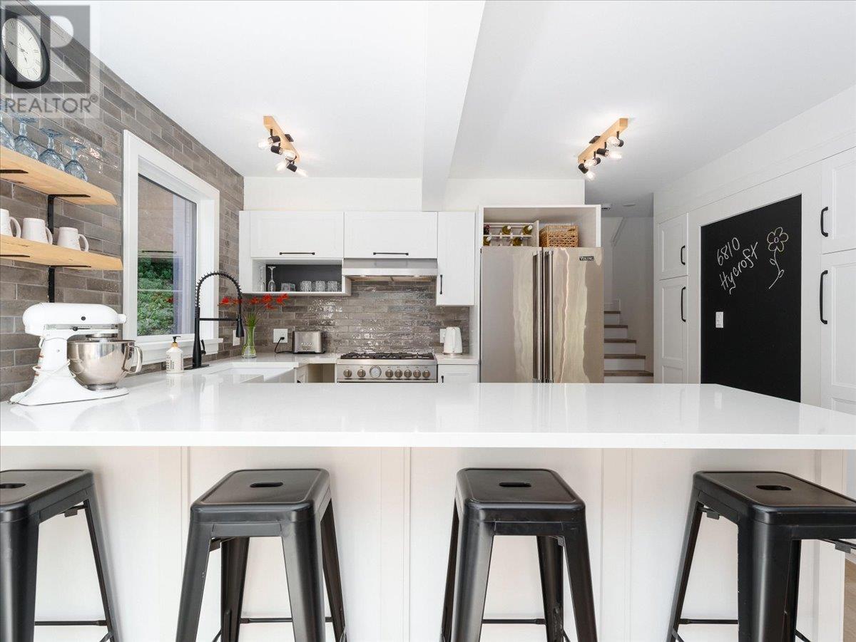 Photo 12 of 6810 Hycroft Road, West Vancouver BC