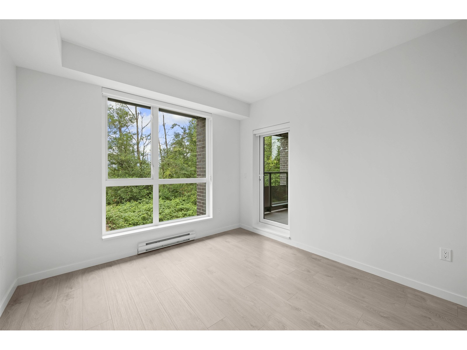 Photo 4 of 206 6585 195 A Street, Surrey BC