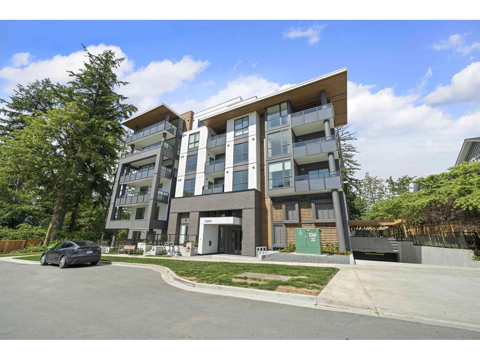 Photo 1 of 206 6585 195 A Street, Surrey BC