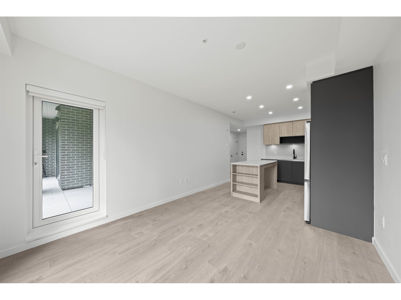 Photo 6 of 206 6585 195 A Street, Surrey BC