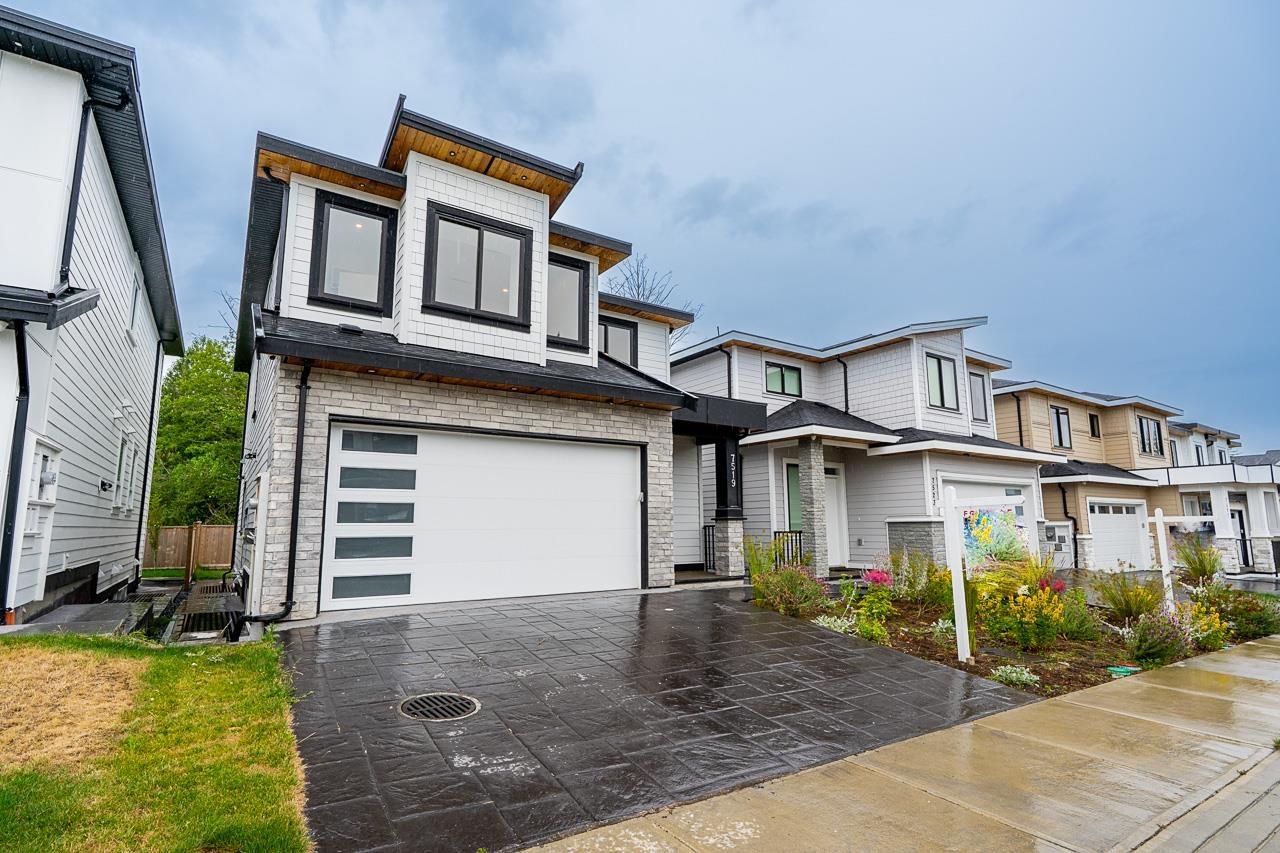Photo 3 of 7519 205 Street, Langley BC