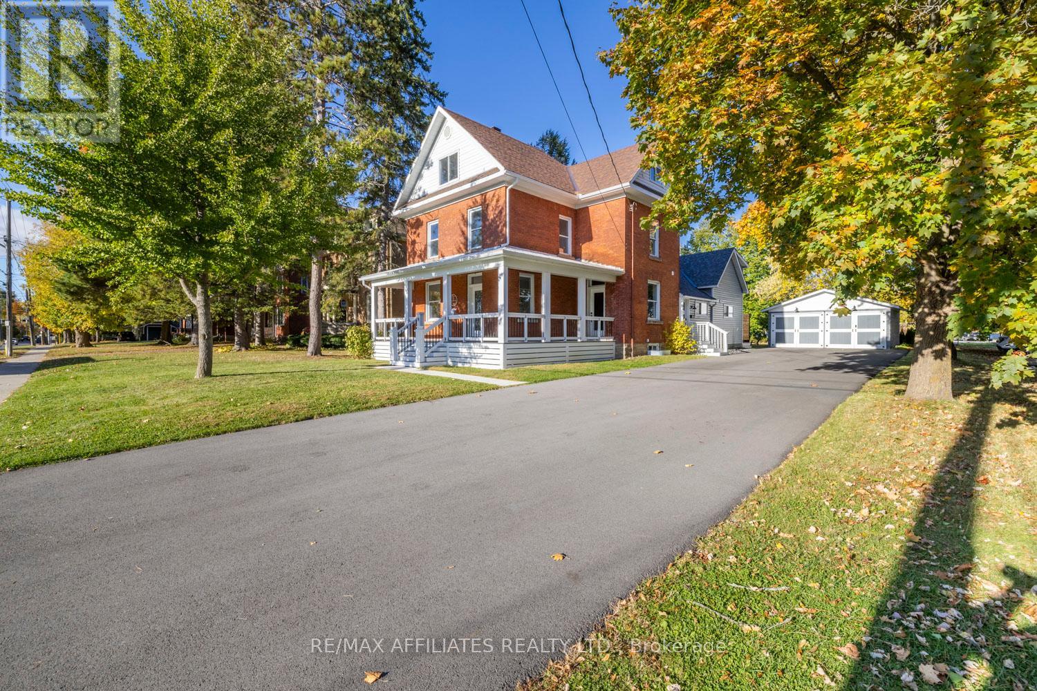 Photo 2 of 45 Drummond Street W, Perth ON
