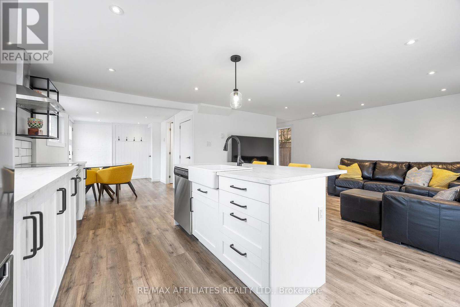 Photo 25 of 45 Drummond Street W, Perth ON