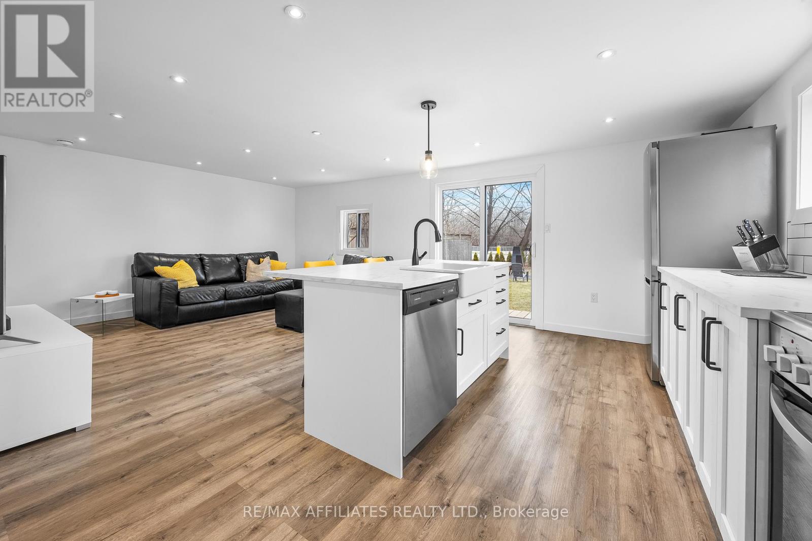 Photo 29 of 45 Drummond Street W, Perth ON