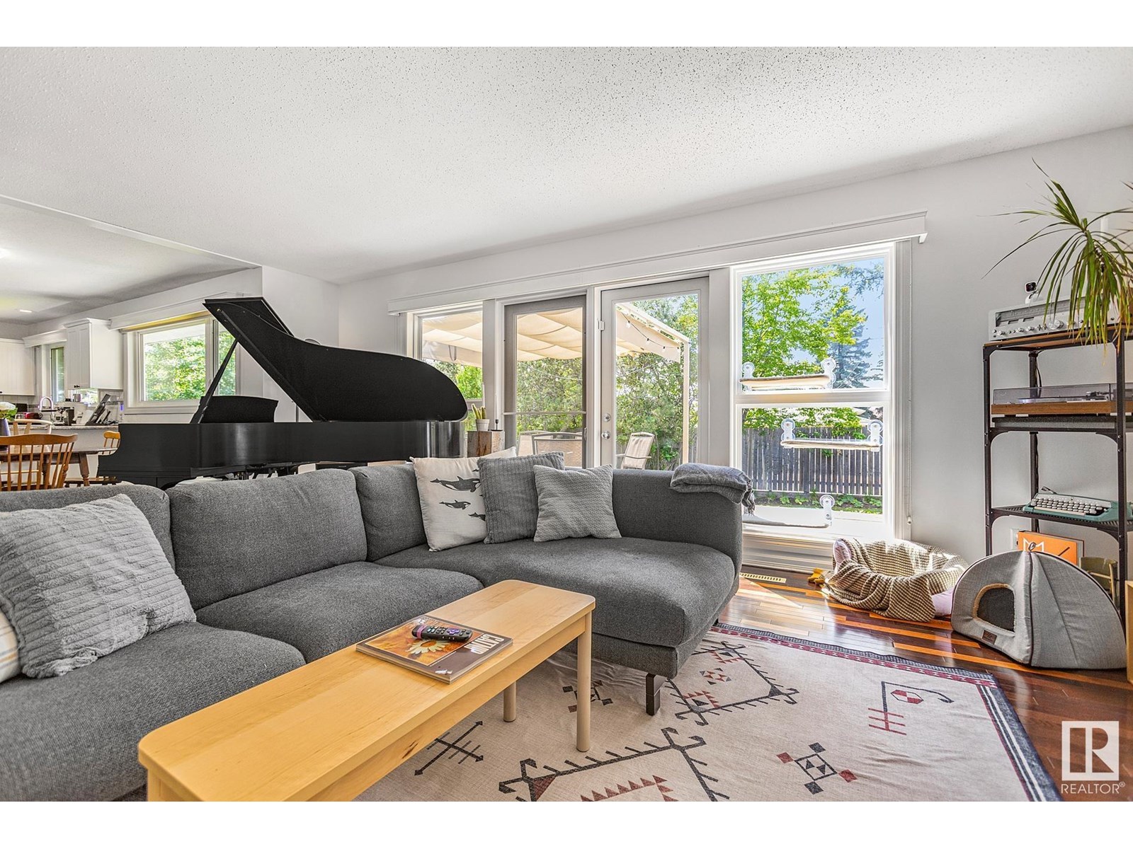 Photo 12 of 4908 112 St Nw, Edmonton AB
