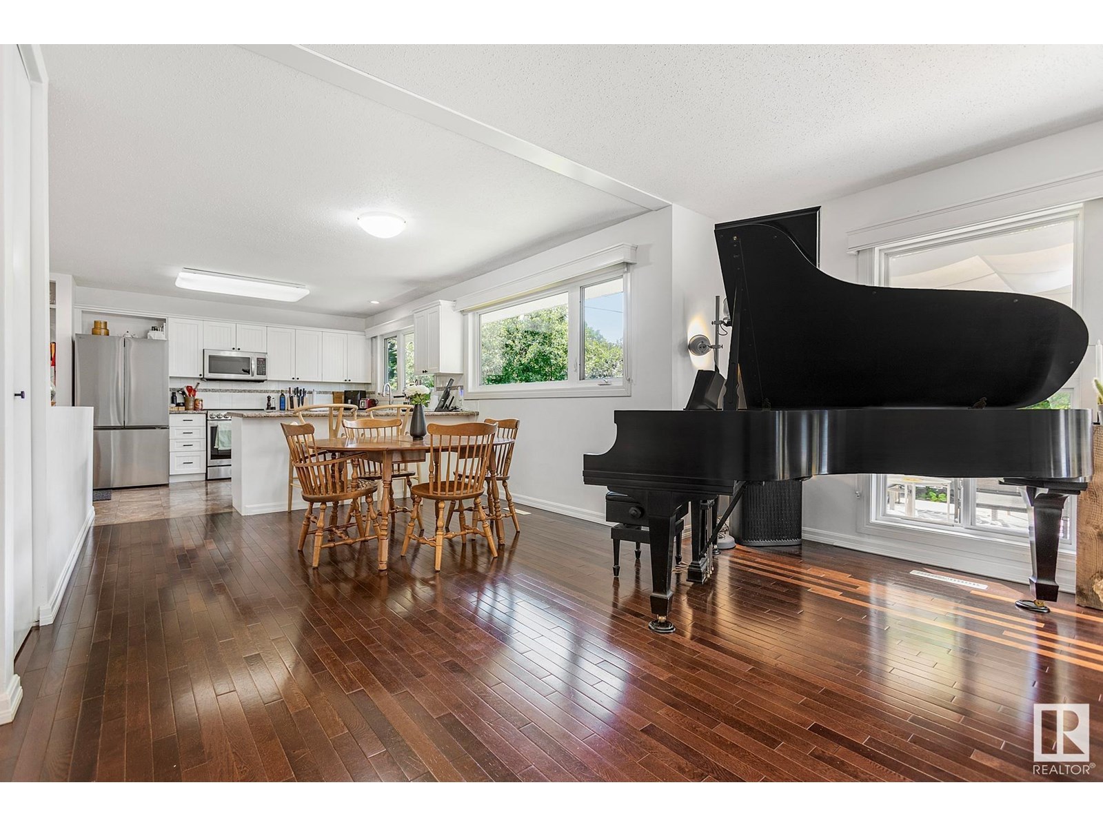 Photo 1 of 4908 112 St Nw, Edmonton AB