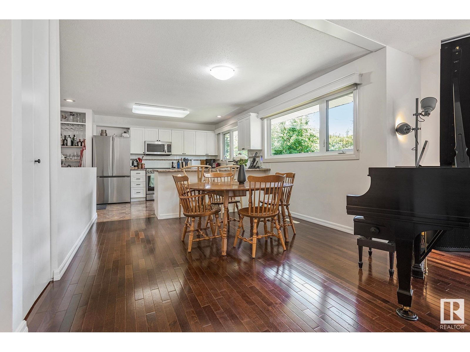 Photo 20 of 4908 112 St Nw, Edmonton AB