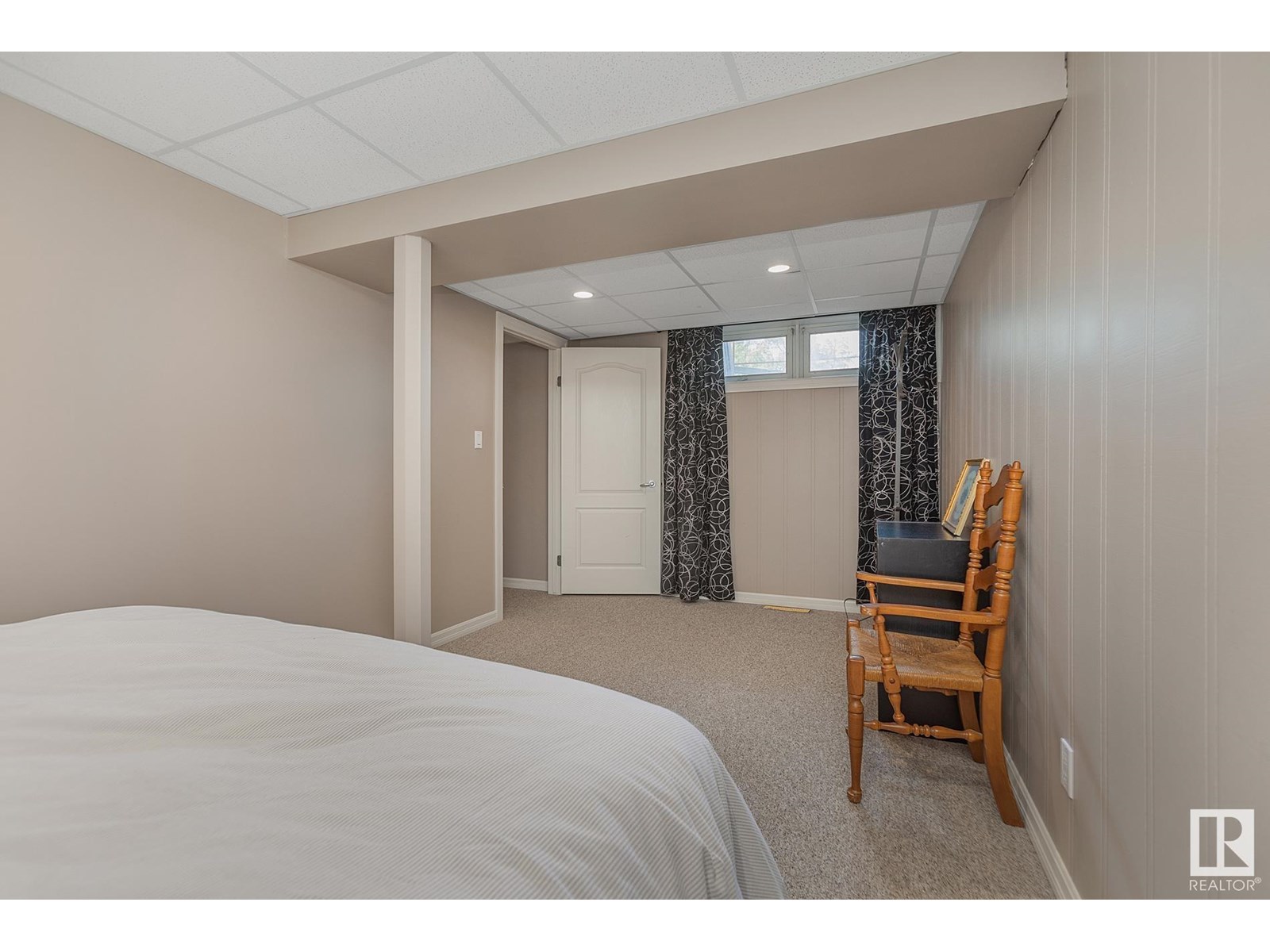 Photo 13 of 4908 112 St Nw, Edmonton AB